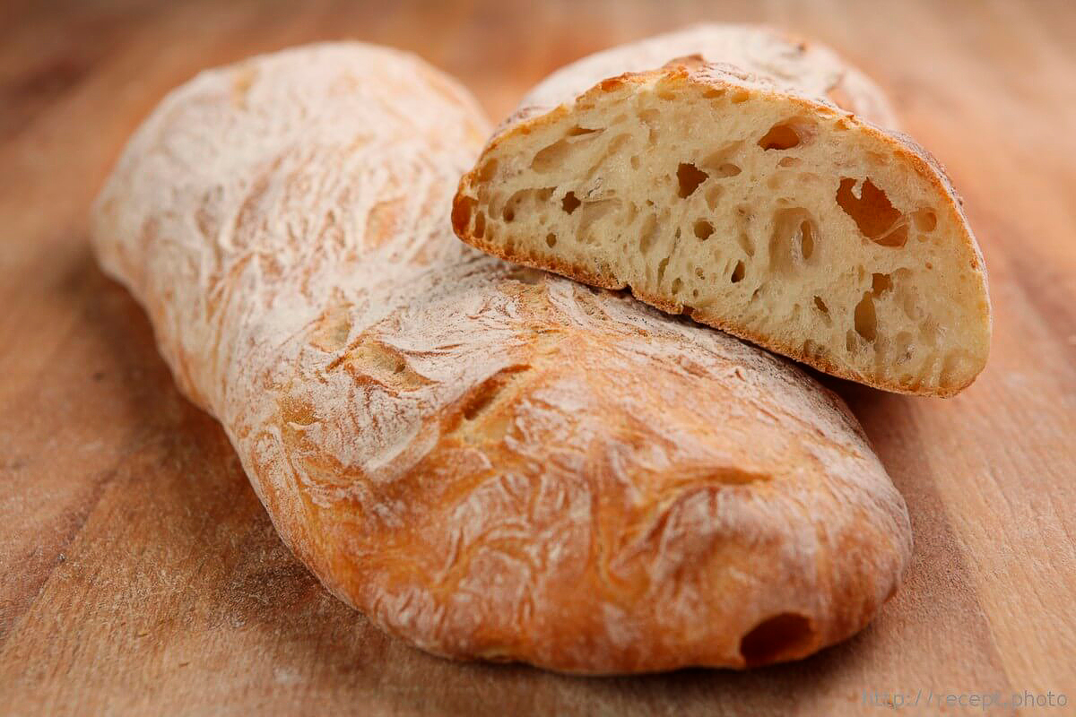 Итальянский хлеб рецепты. Итальянская чиабатта. Хлеб чиабатта. Чиабатта Фокачча. Чиабатта смесь хлебопекарная.